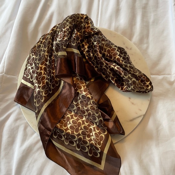 Coach scarf 35x35 inch logo scarf euc - Picture 1 of 4